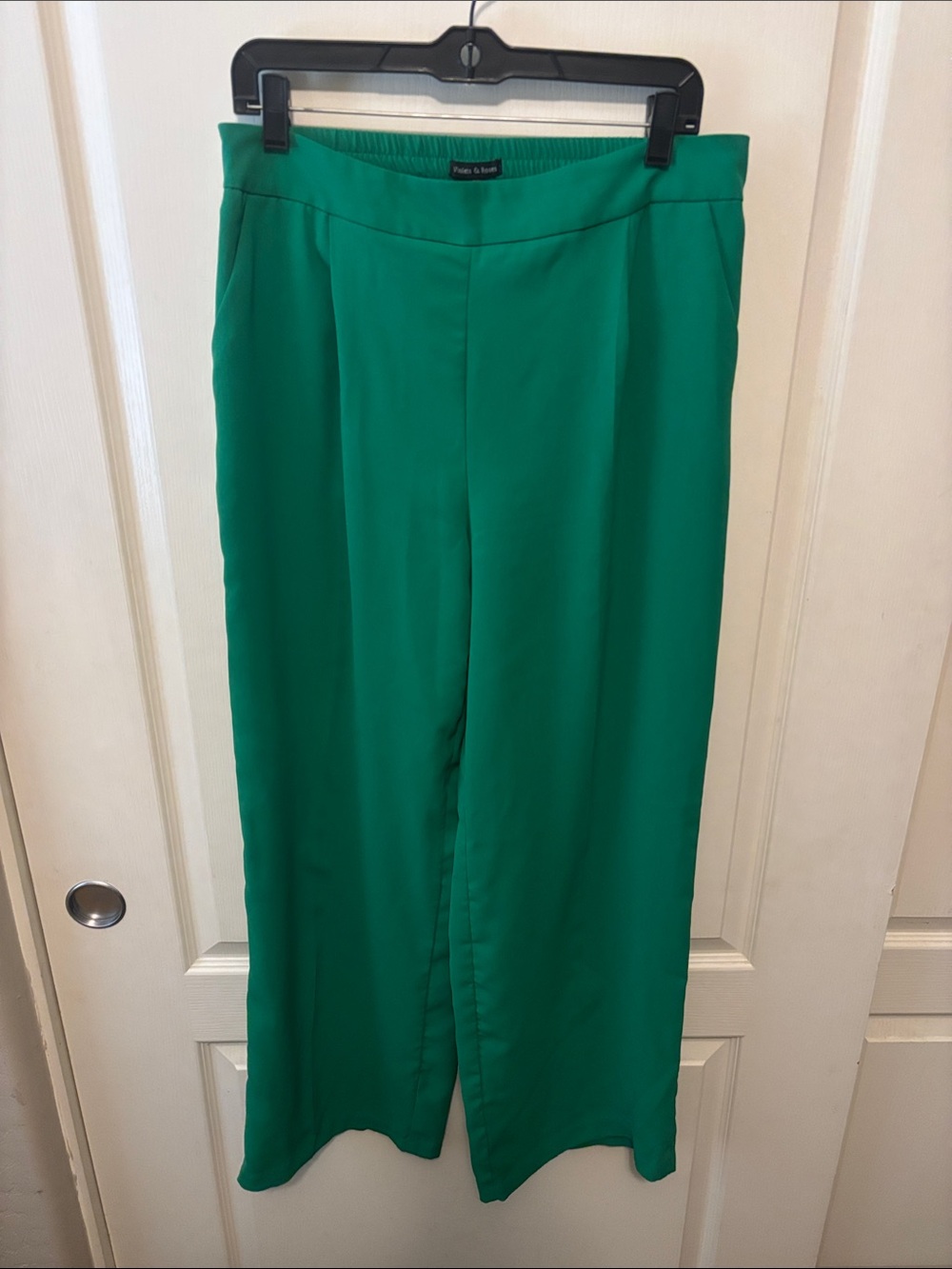 Wide-Leg Green Women's Pants with Tailored Pleats